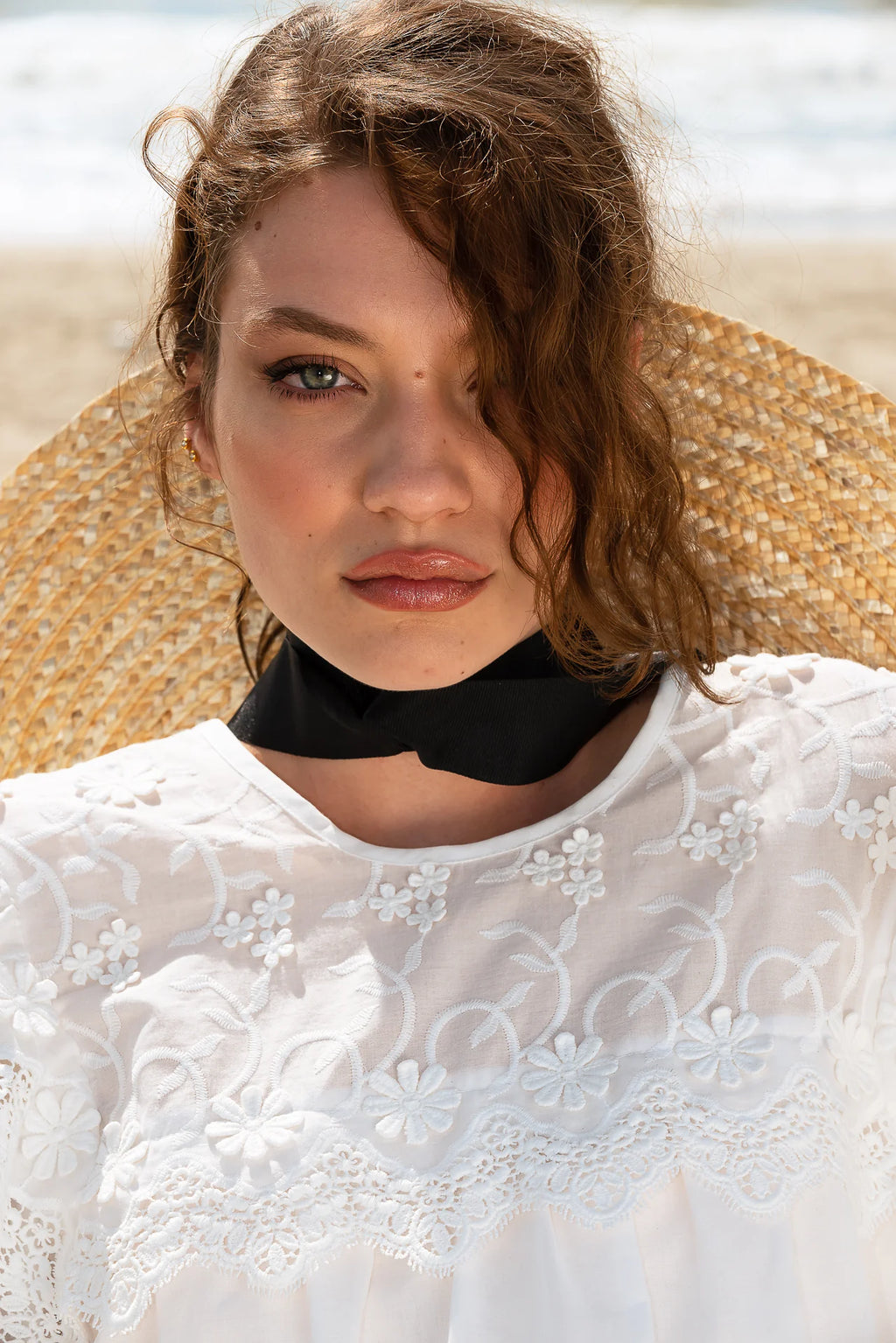 Bluza Alba Maramu cu Broderie Tridimensionala