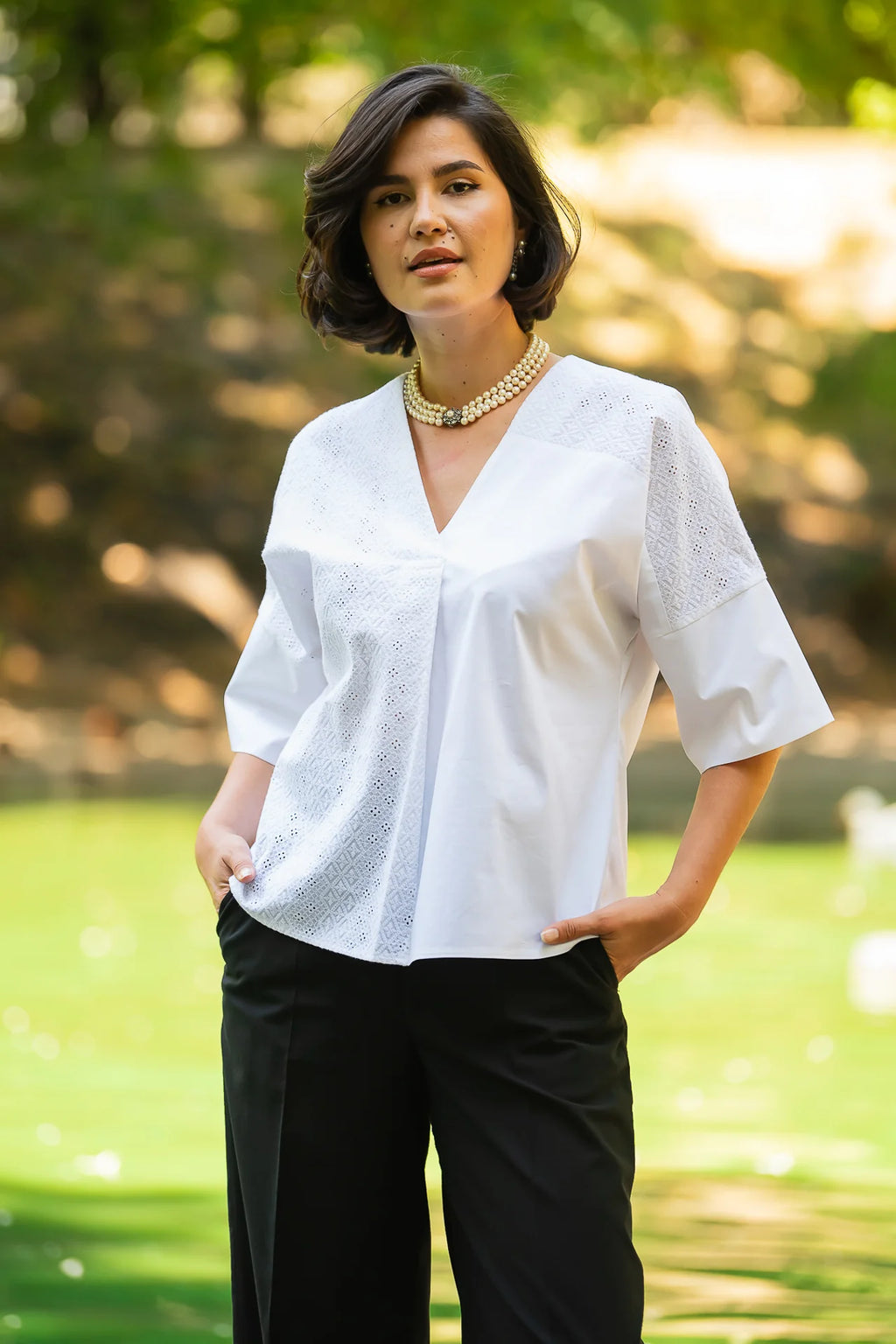Bluza chimono alba cu broderie asimetrica