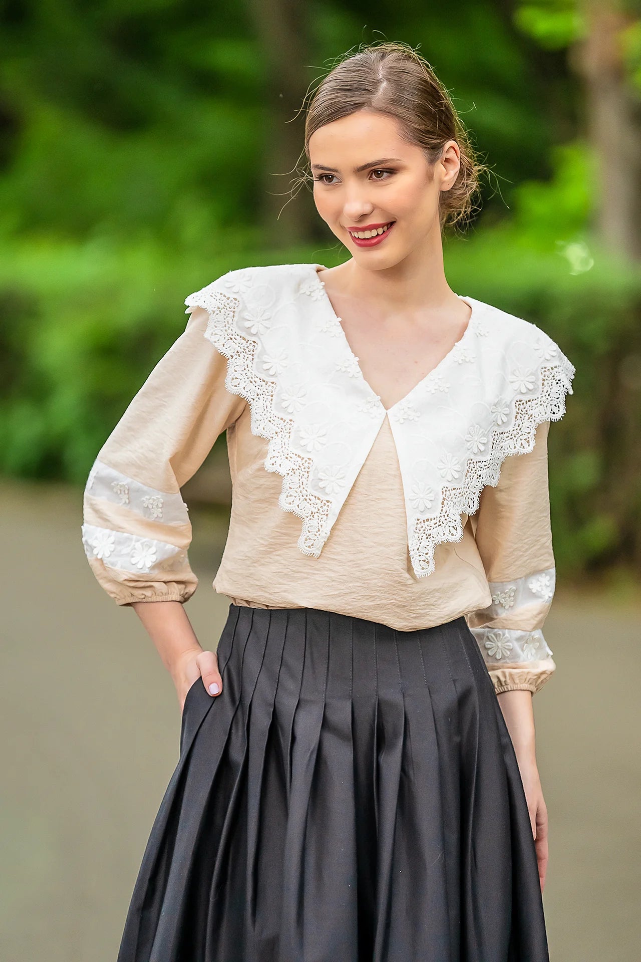 Bluza Crem Cu Guler Din Broderie Tridimensionala