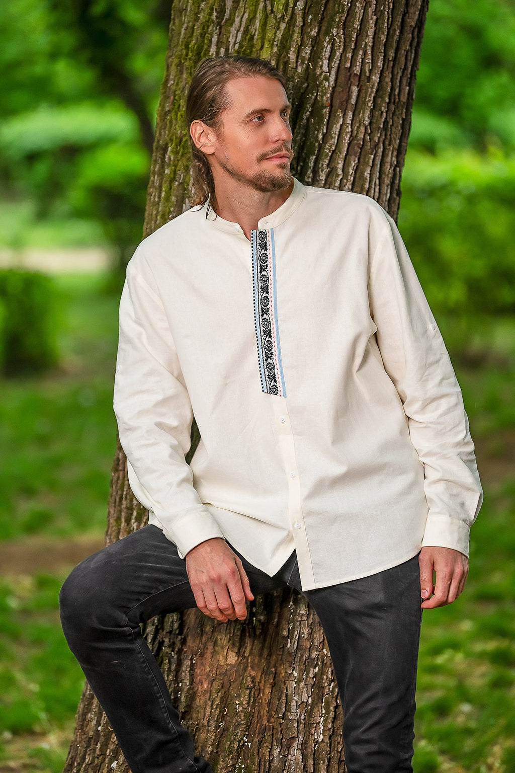 Camasa din in pentru barbati cu motive populare