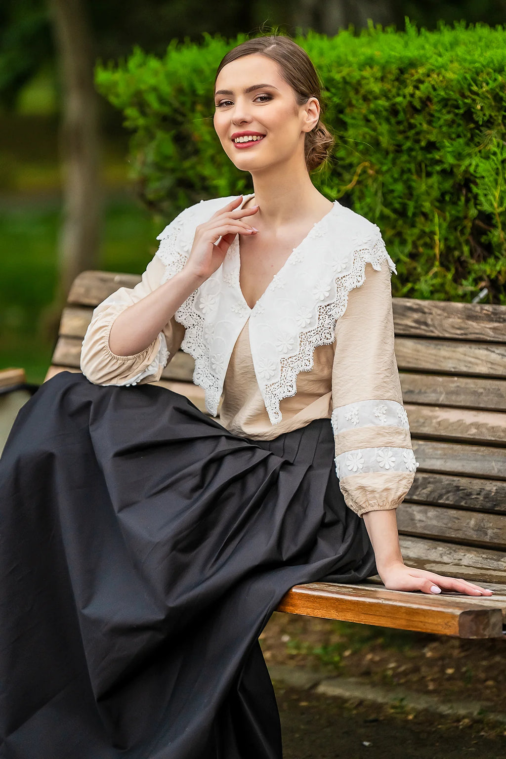 Bluza Crem Cu Guler Din Broderie Tridimensionala