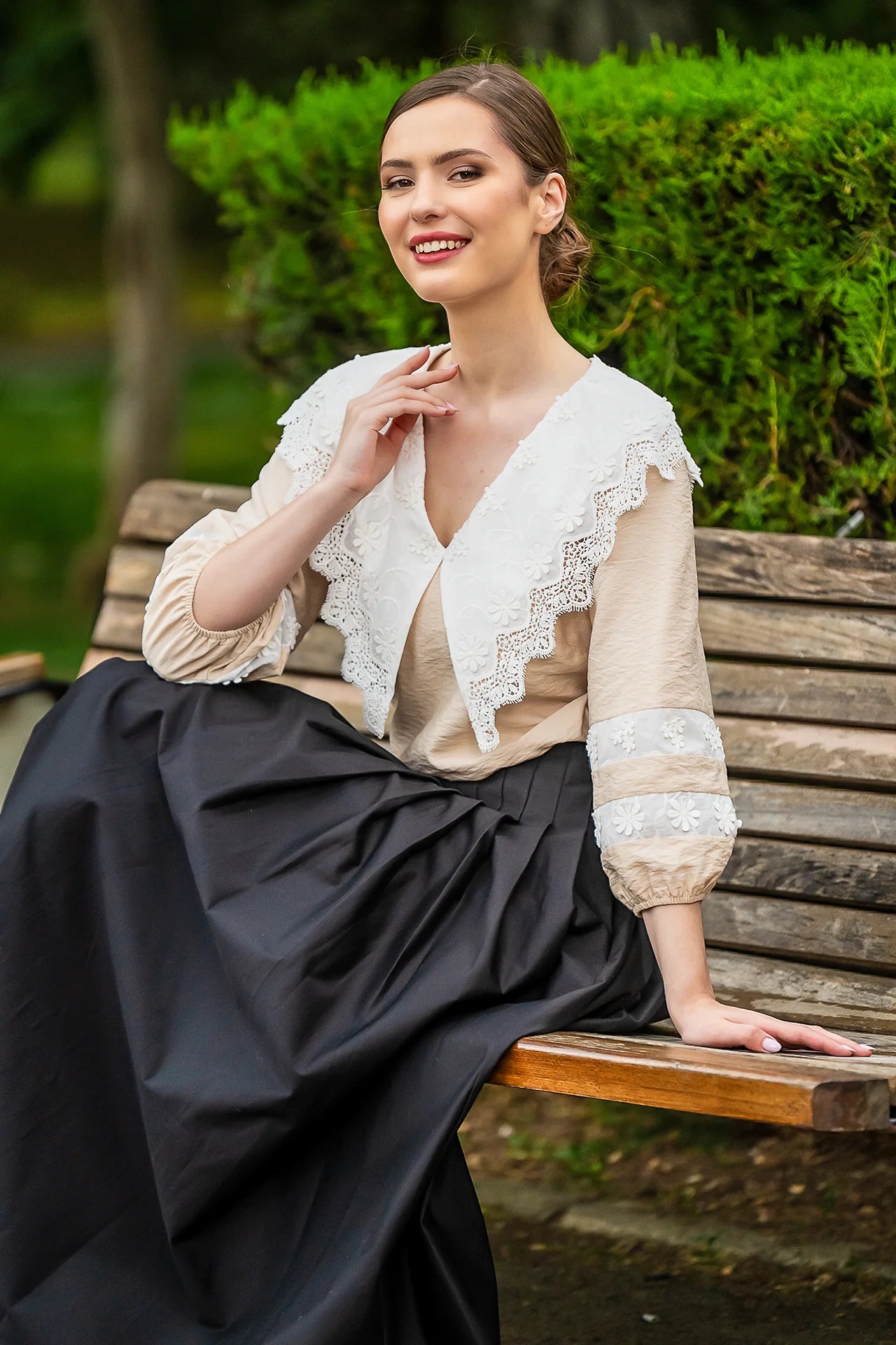 Bluza Crem Cu Guler Din Broderie Tridimensionala