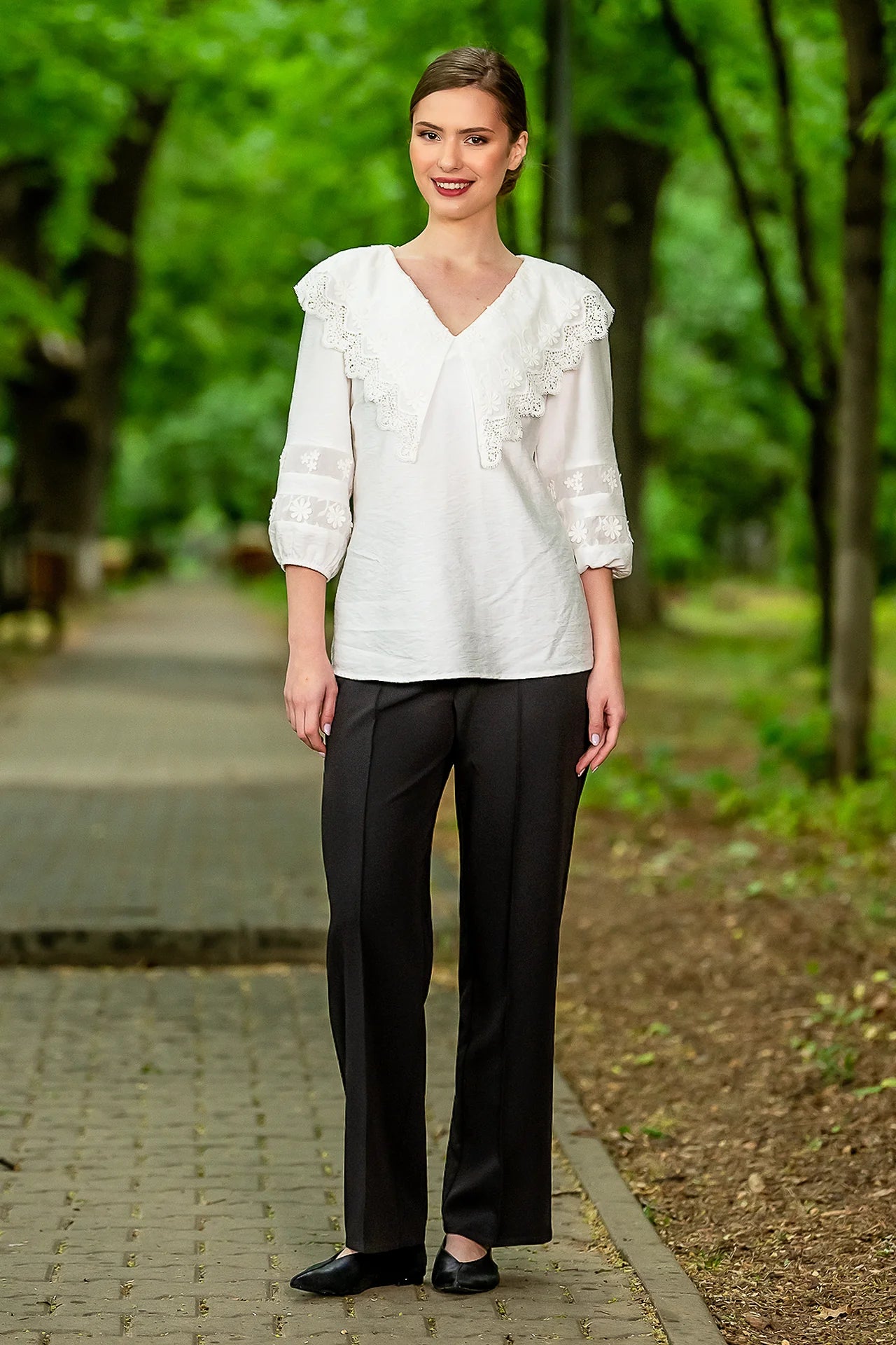 Bluza Alba Cu Guler Din Broderie Tridimensionala
