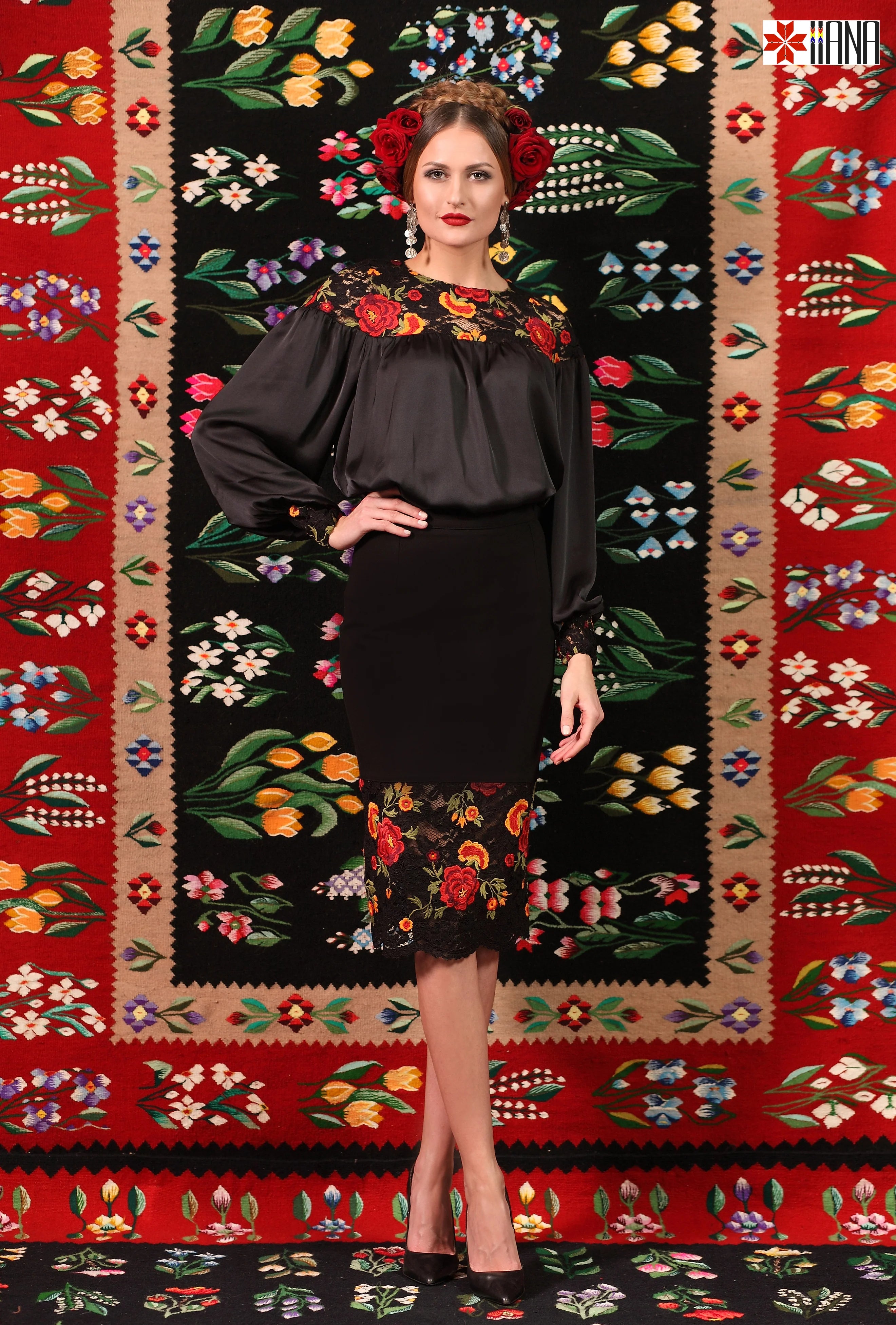 Fusta Dreapta Midi Folcloric Brodata cu Trandafiri Neagra