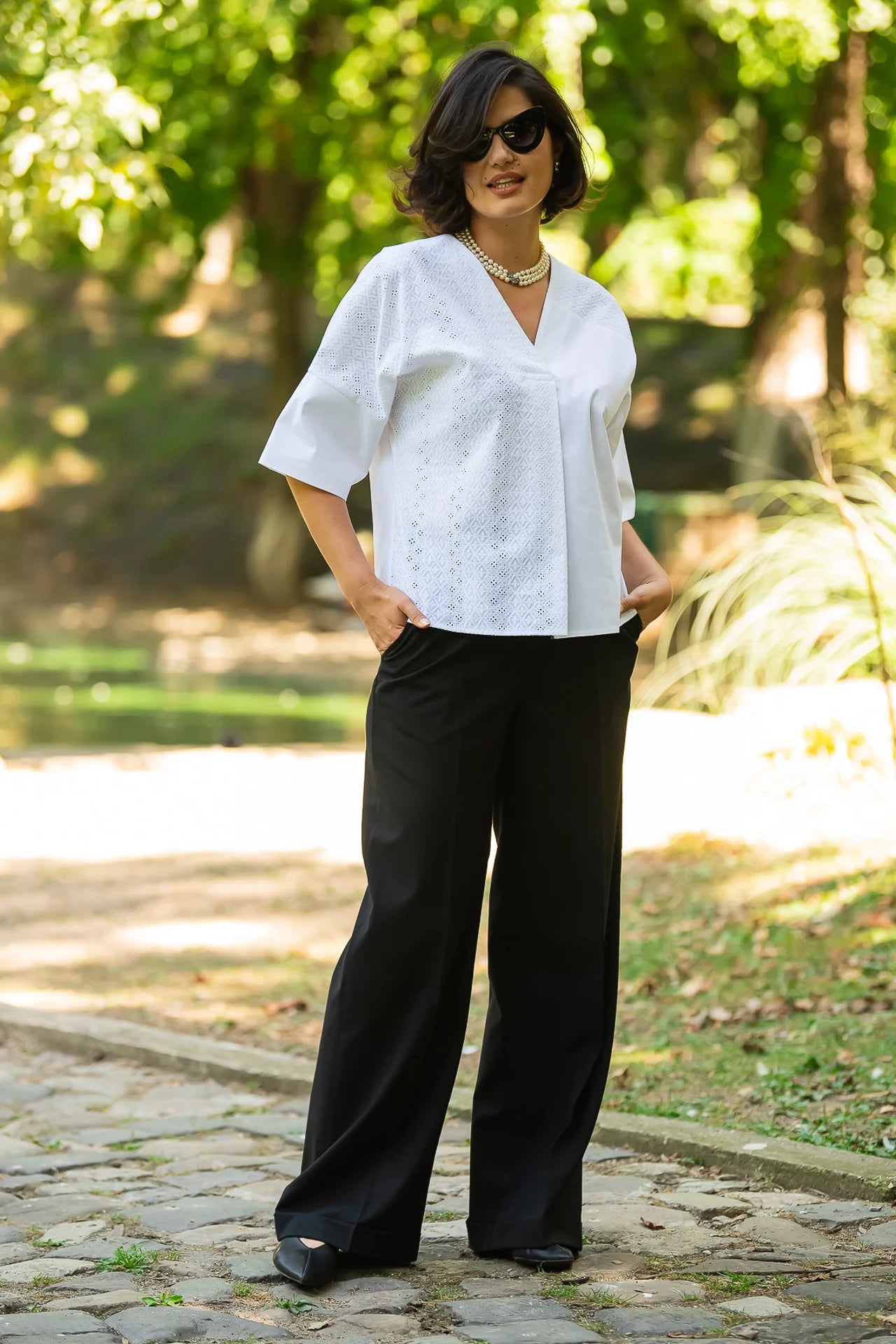Bluza chimono alba cu broderie asimetrica