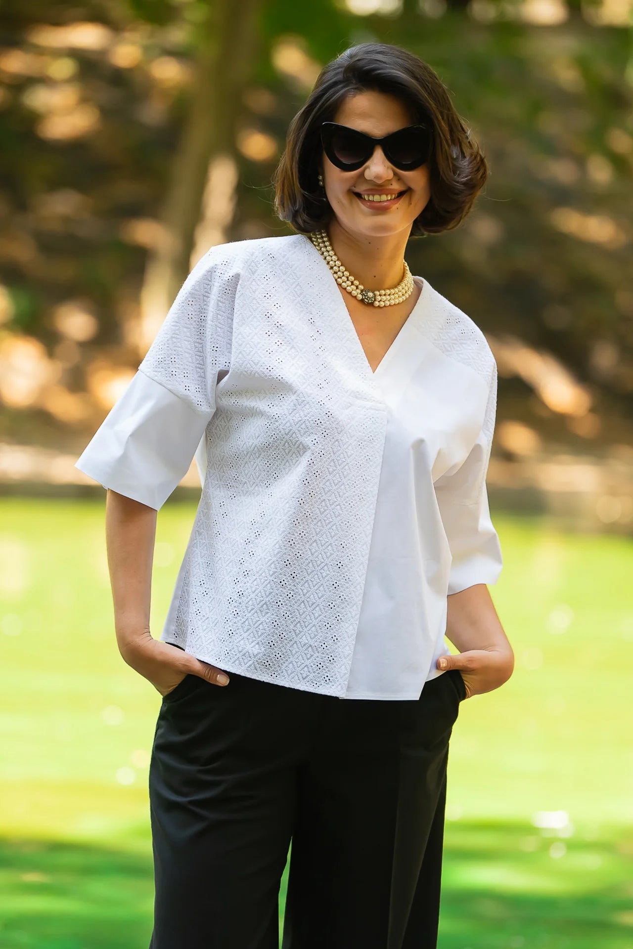 Bluza chimono alba cu broderie asimetrica