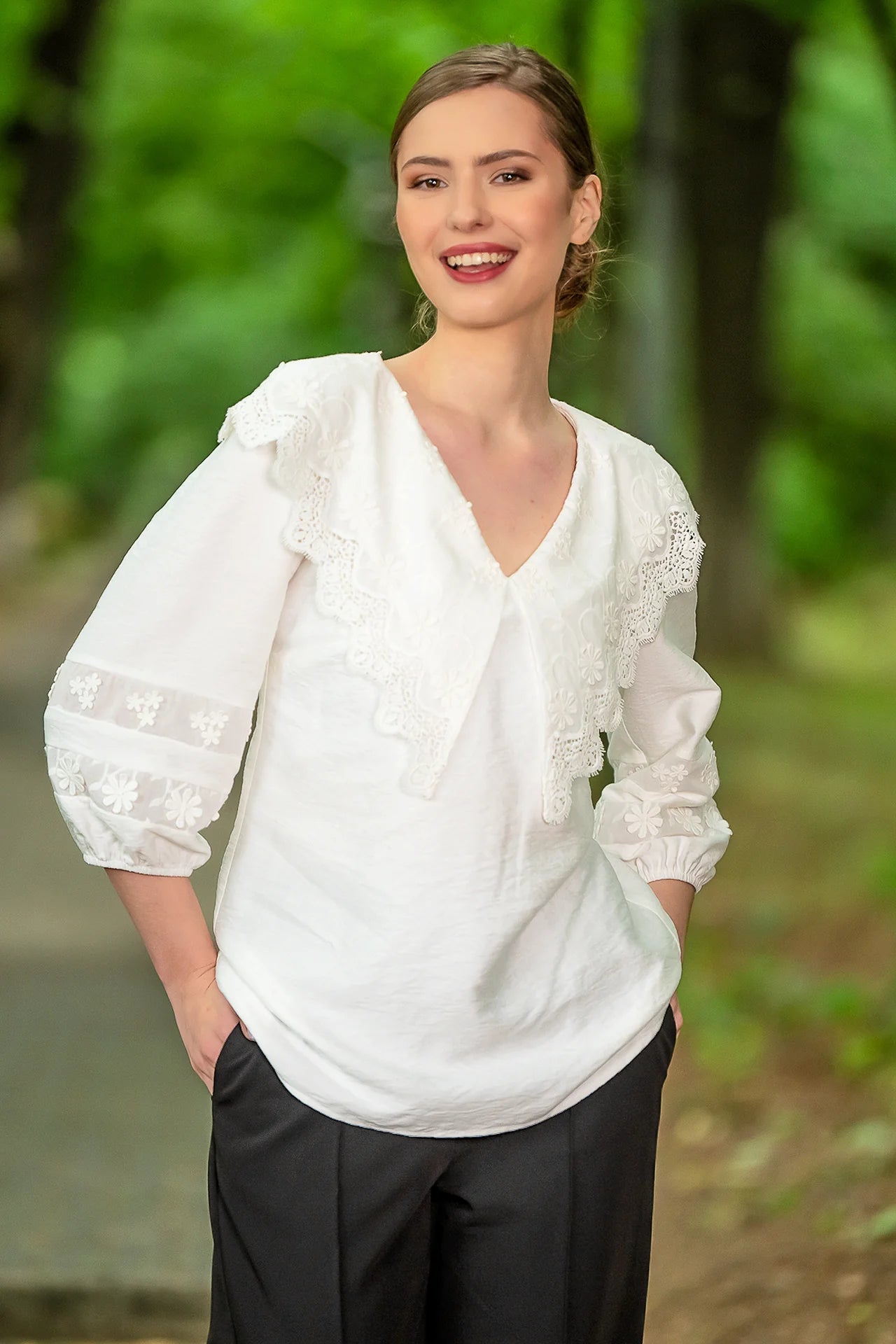 Bluza Alba Cu Guler Din Broderie Tridimensionala