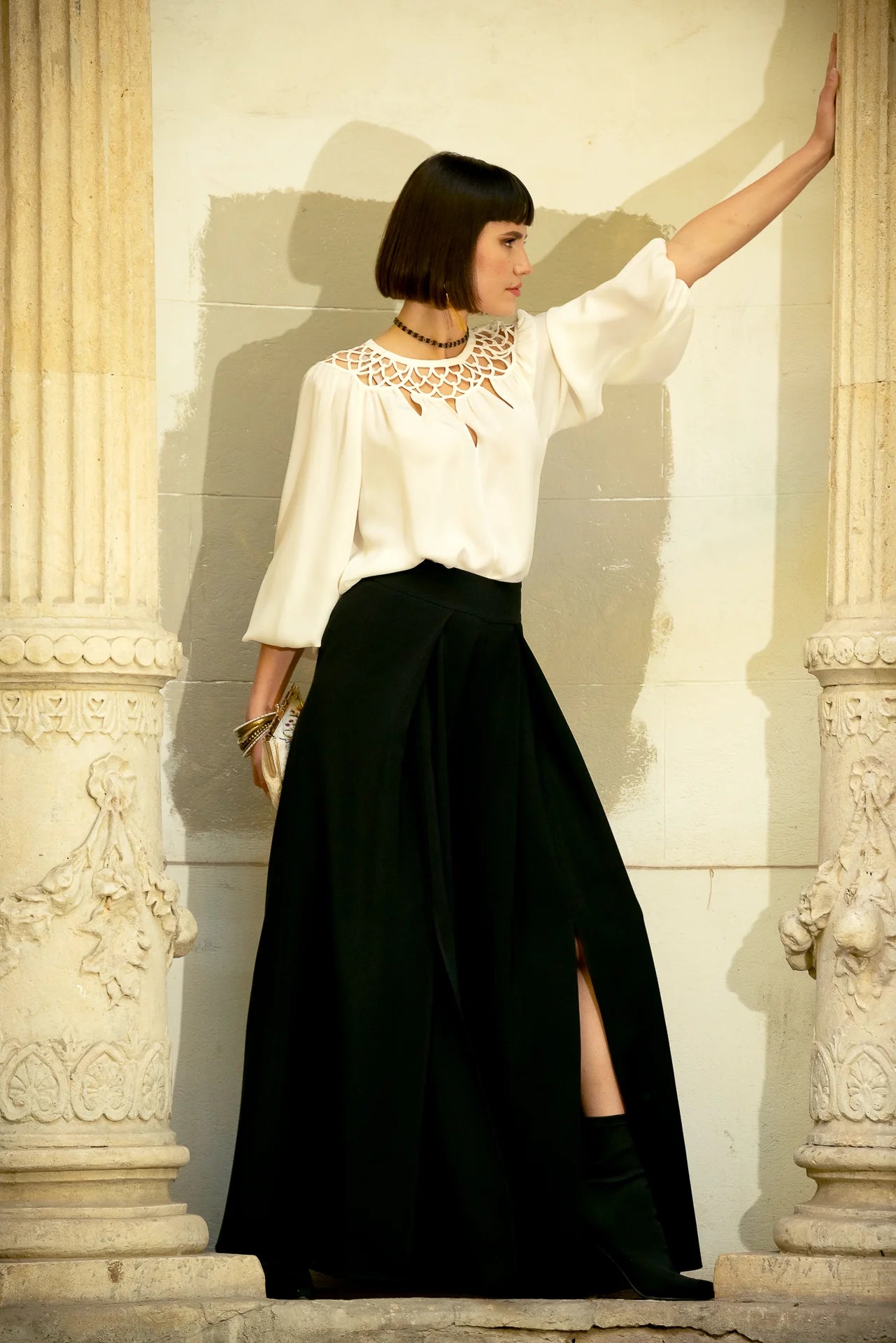 Pantaloni Lungi din Stofa Neagra cu Croiala Ampla si Slituri Frontale