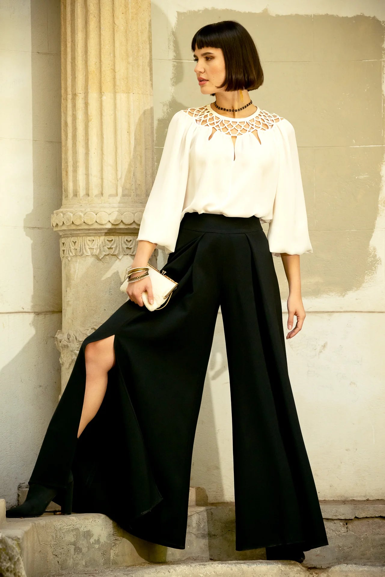 Pantaloni Lungi din Stofa Neagra cu Croiala Ampla si Slituri Frontale