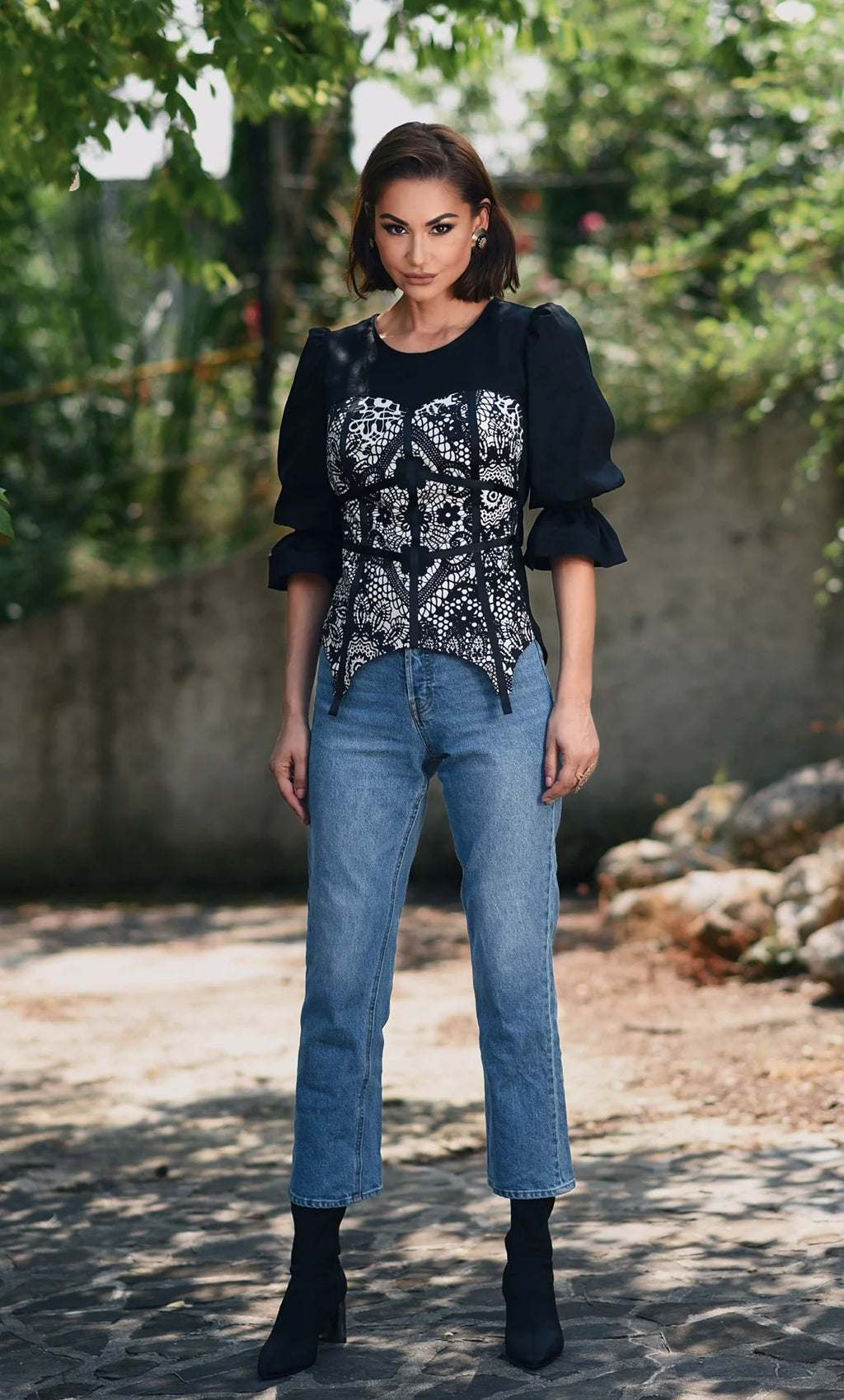 Bluza Neagra cu Corset Laseta