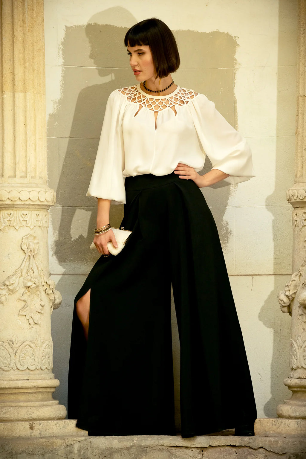 Pantaloni Lungi din Stofa Neagra cu Croiala Ampla si Slituri Frontale