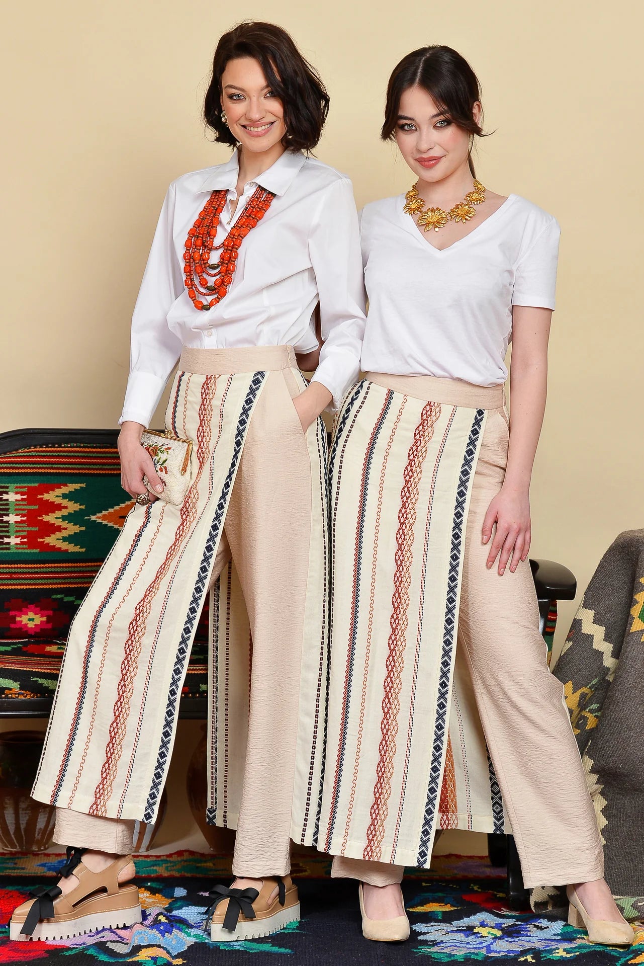 Pantaloni Crem cu Oprege