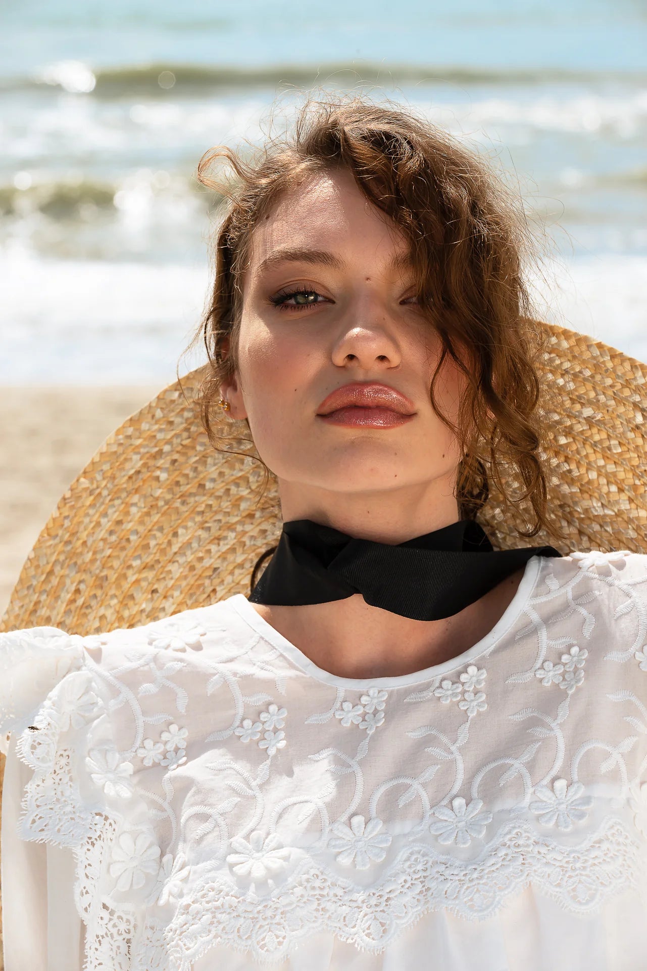 Bluza Alba Maramu cu Broderie Tridimensionala