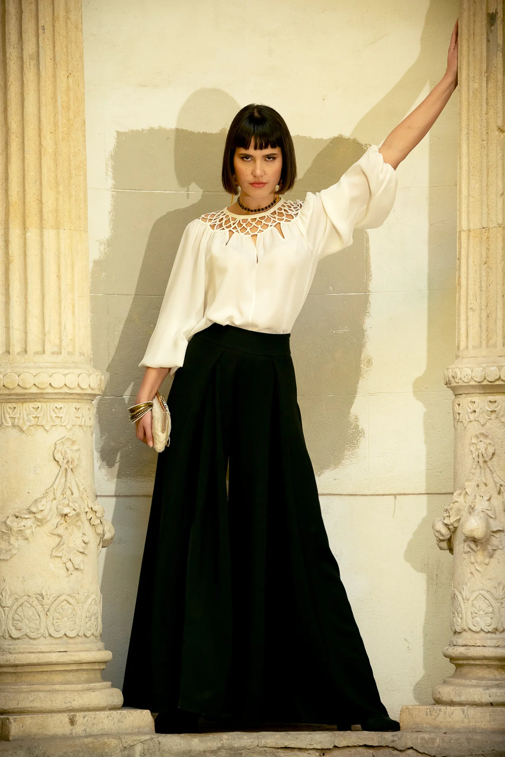 Pantaloni Lungi din Stofa Neagra cu Croiala Ampla si Slituri Frontale