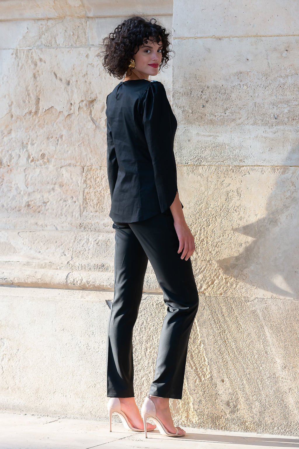 Camasa Neagra Flora