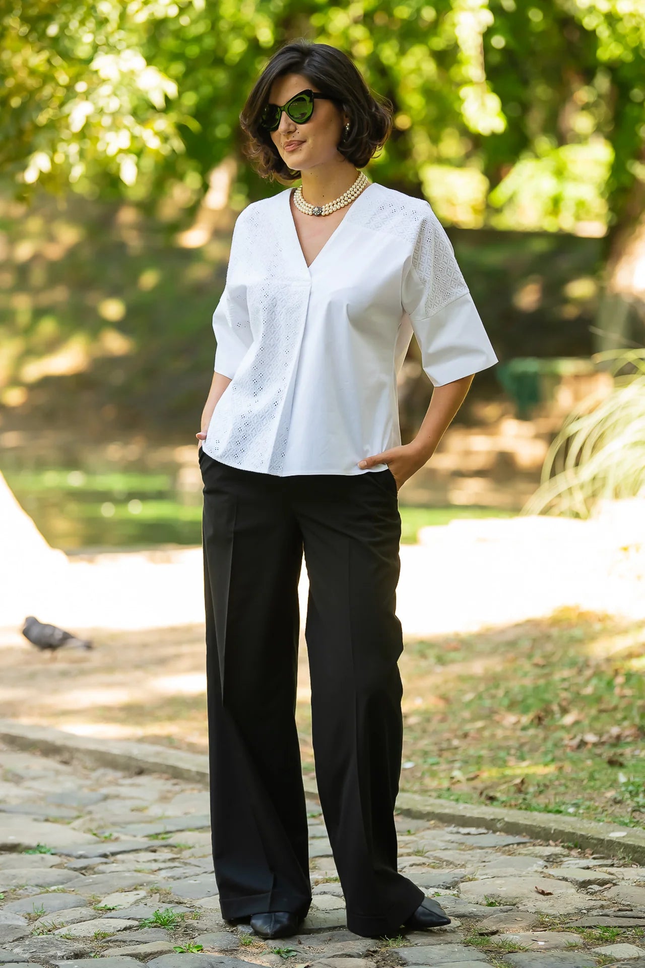 Bluza chimono alba cu broderie asimetrica