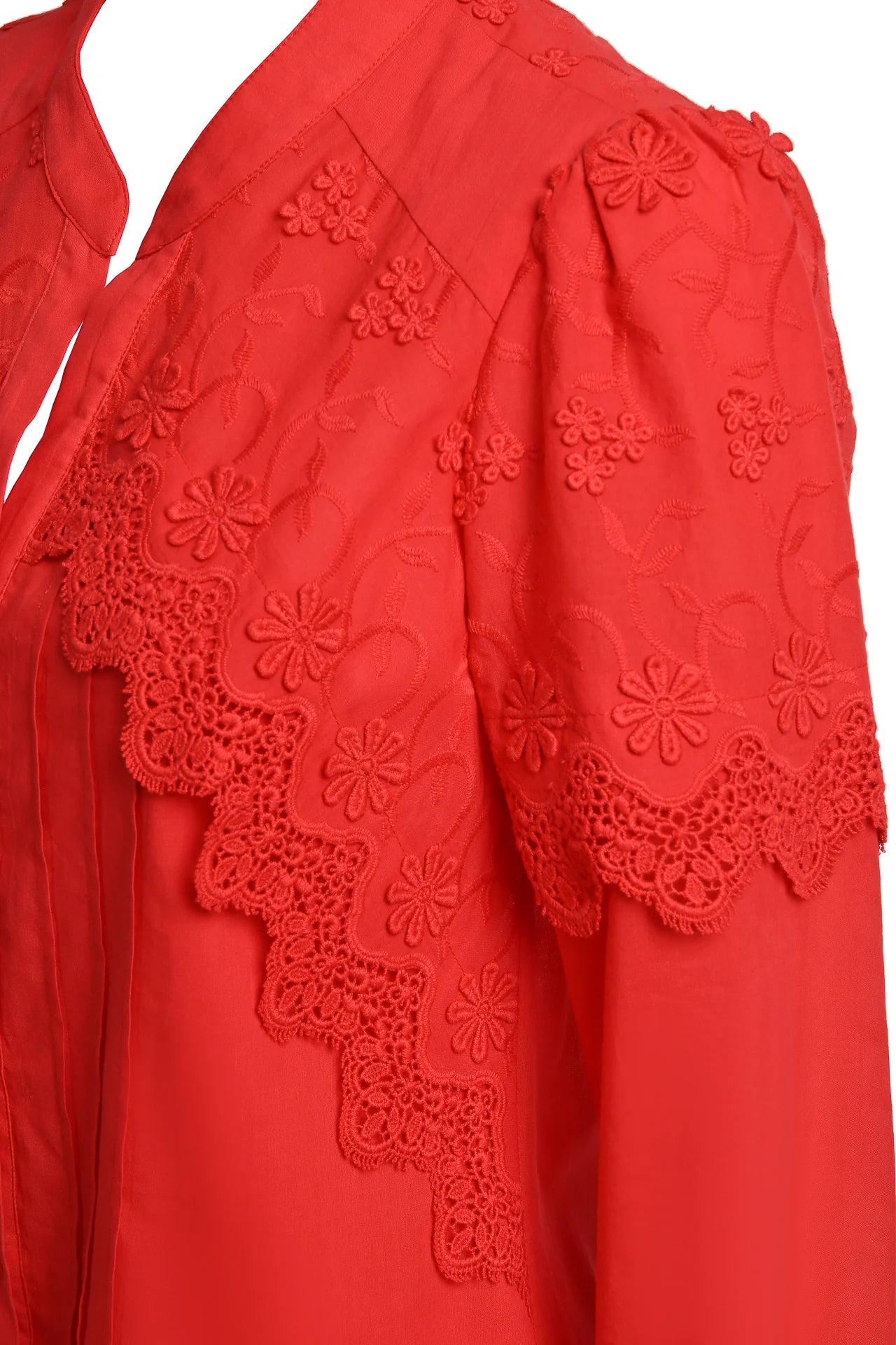 Cămașa roșie din batist de bumbac și broderie tridimensională