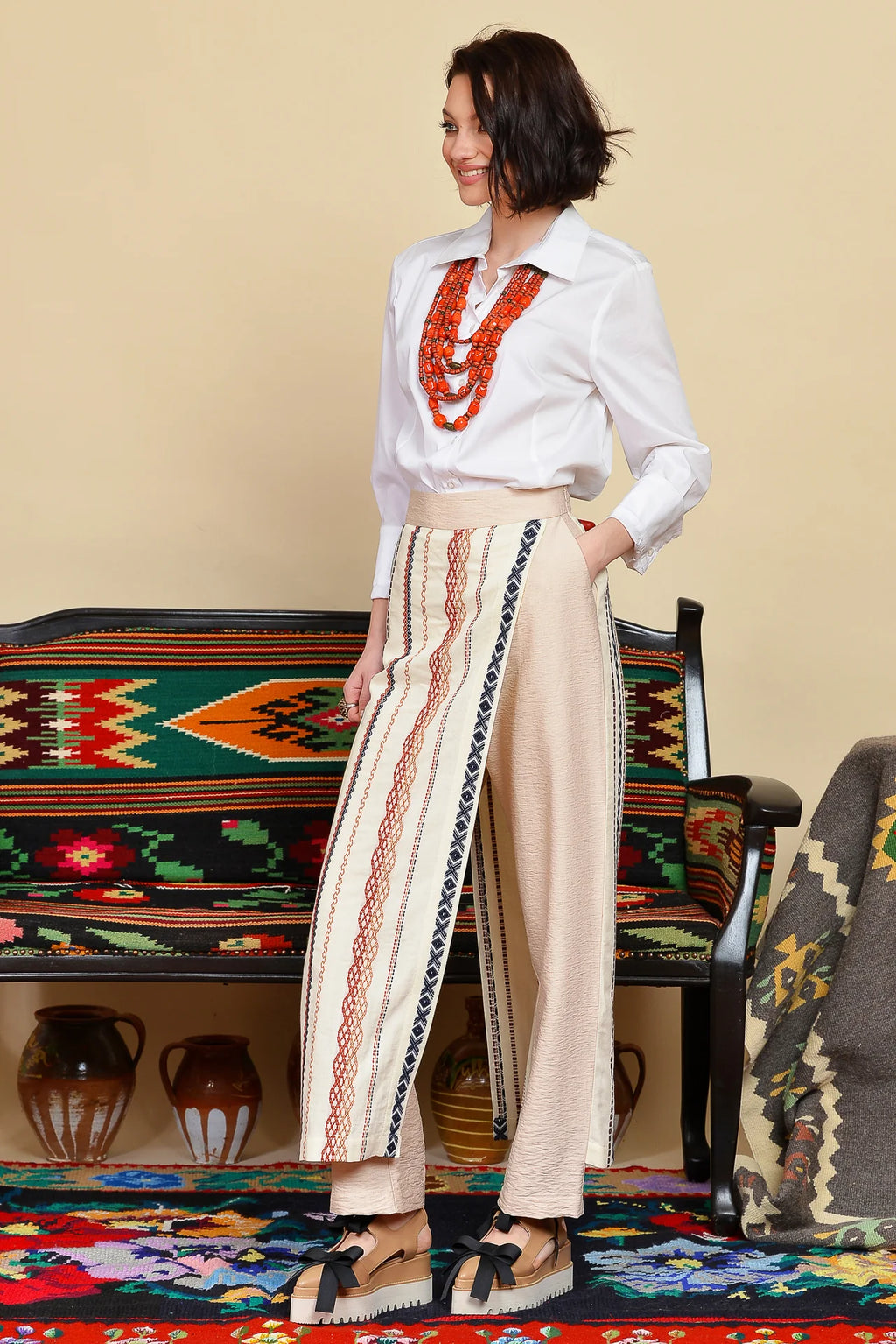 Pantaloni Crem cu Oprege