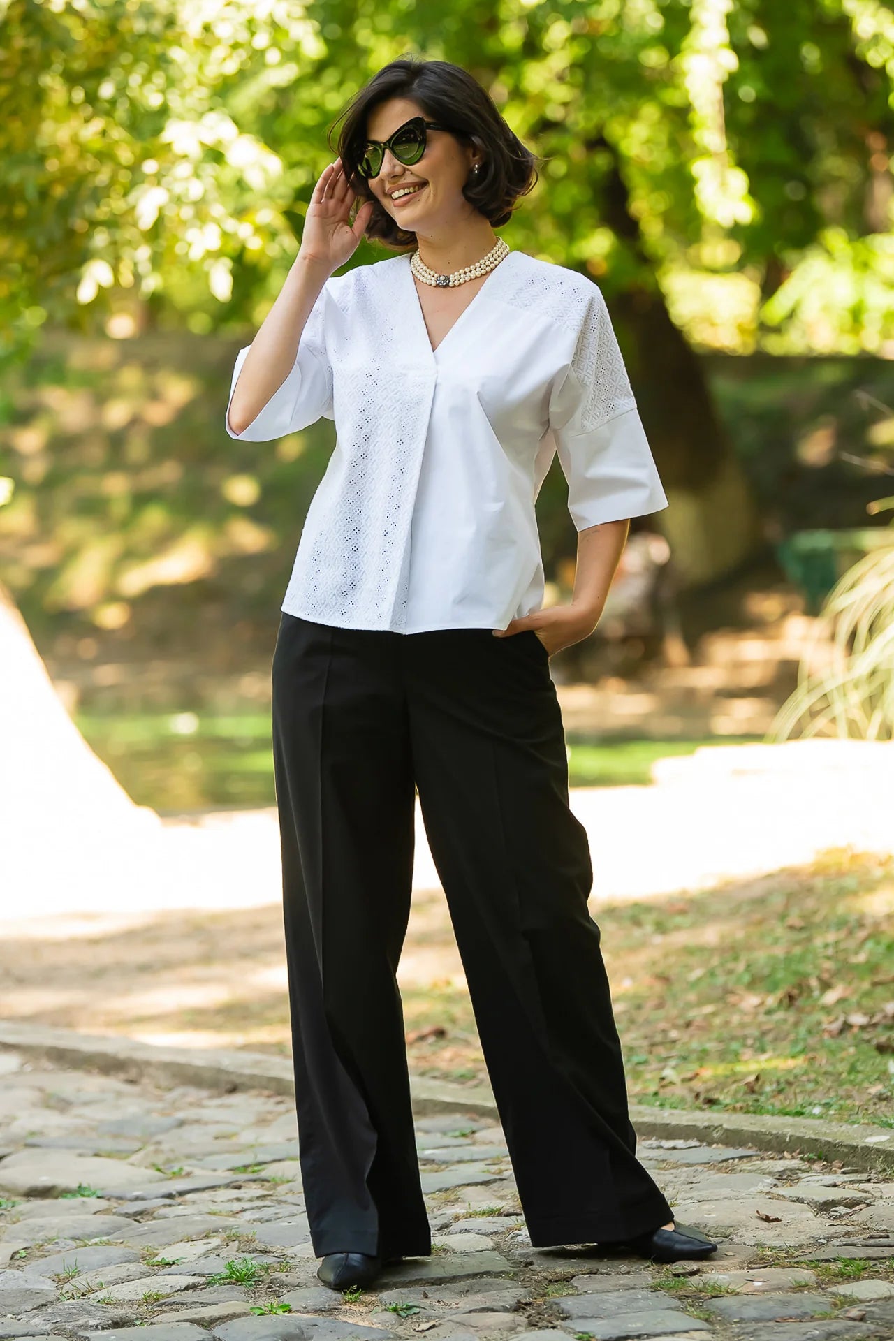 Bluza chimono alba cu broderie asimetrica