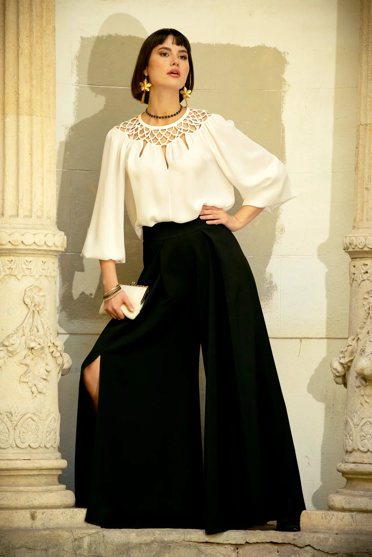 Pantaloni Lungi din Stofa Neagra cu Croiala Ampla si Slituri Frontale