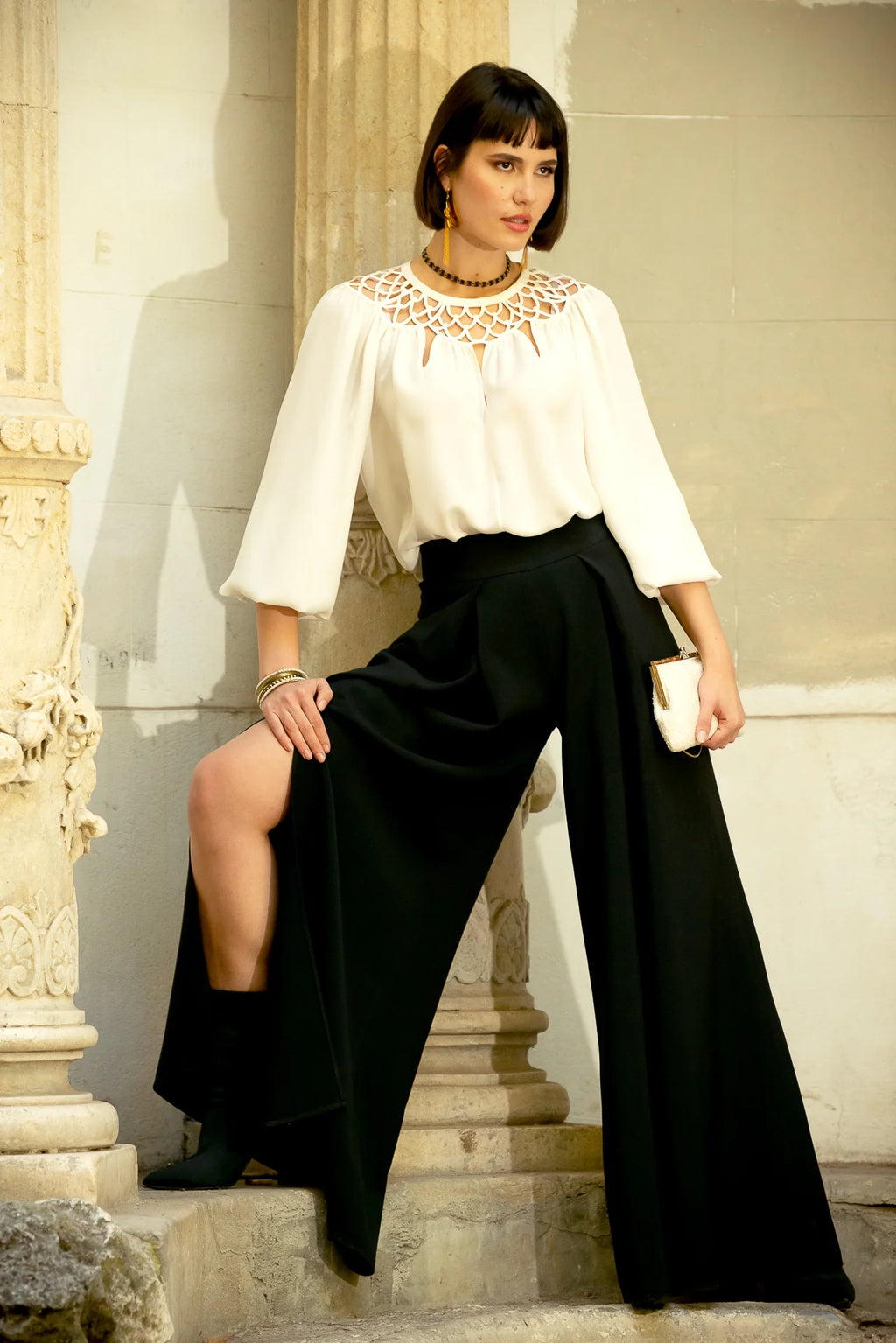 Pantaloni Lungi din Stofa Neagra cu Croiala Ampla si Slituri Frontale